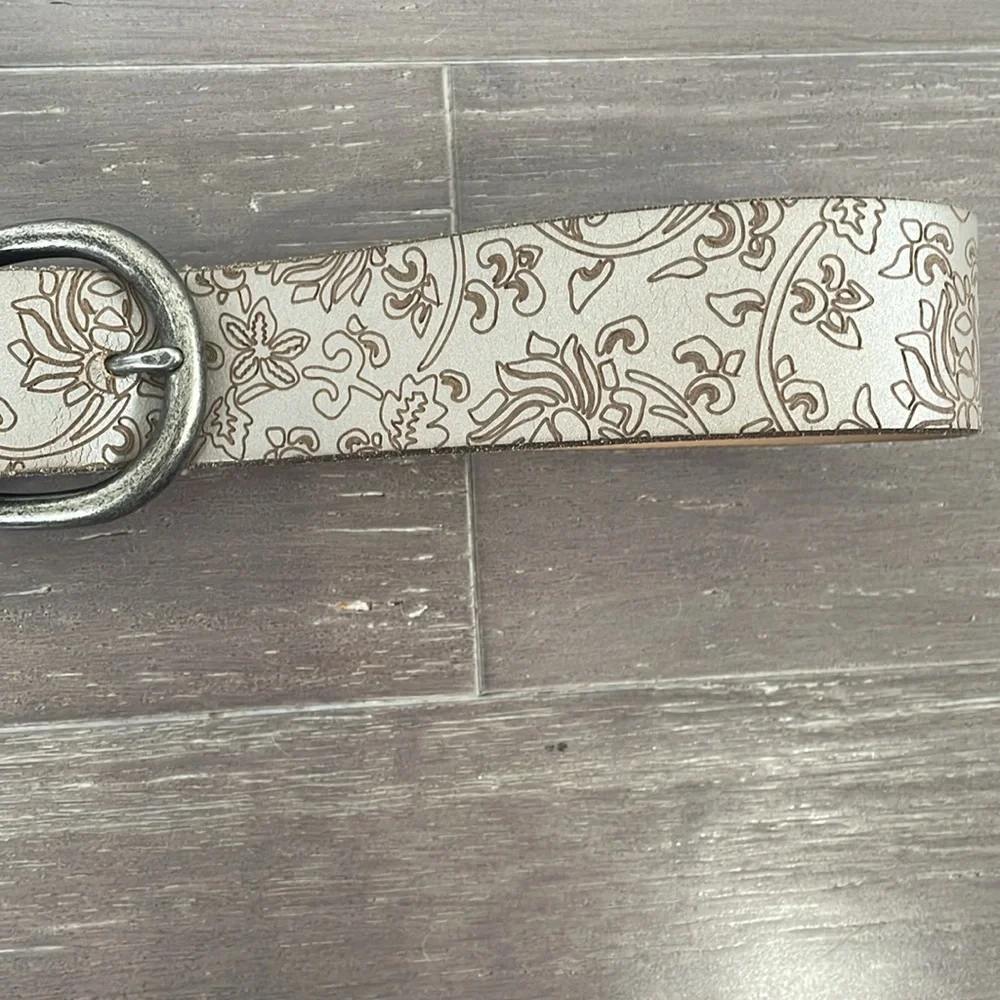 Gap Cow leather hippie artsy boho festival 70’s brown neutral belt. Size Small